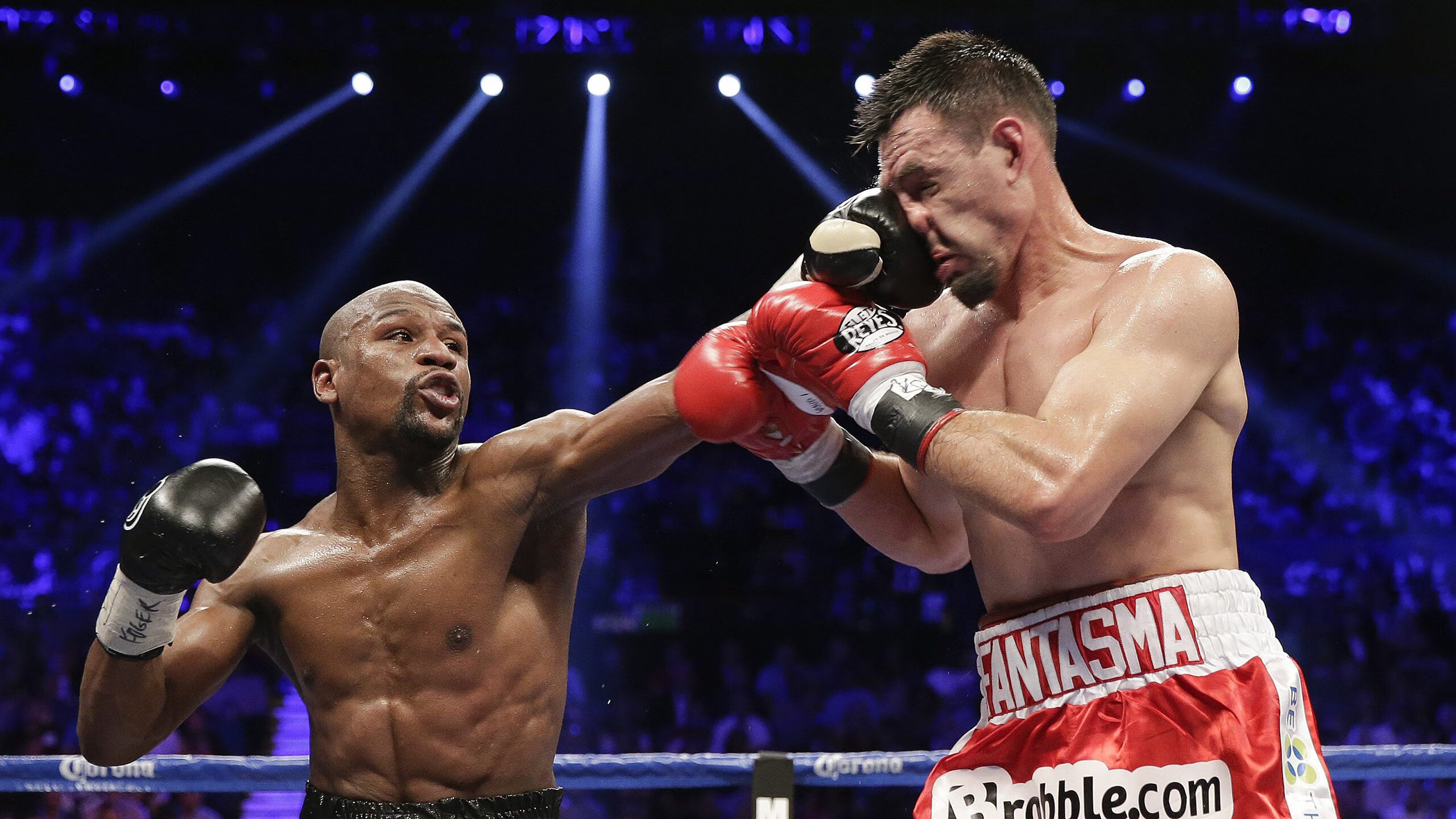 中国男篮世预赛主场击败澳大利亚 周琦内线统治全场，中国男篮世预赛2021